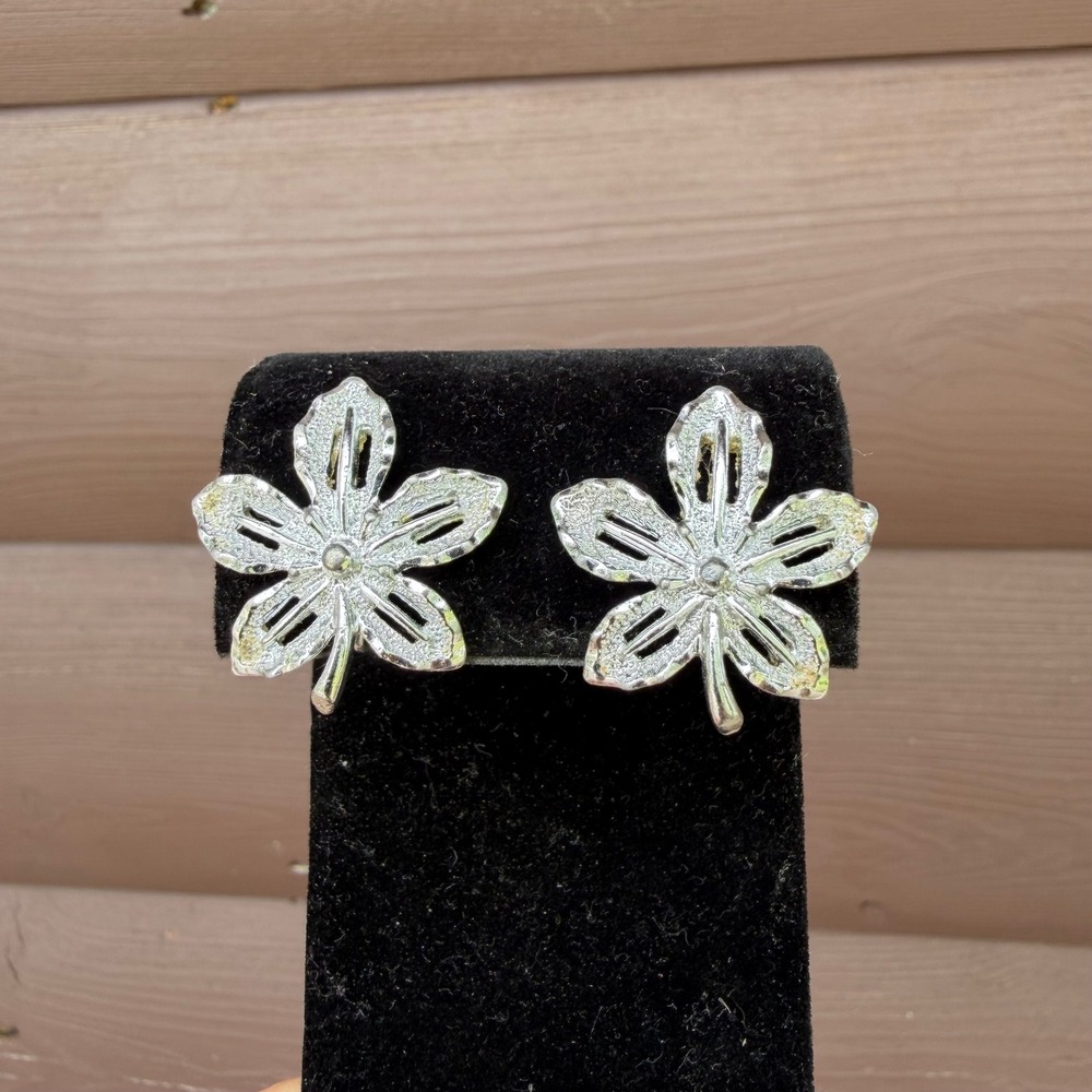 Sarah Coventry Buckeye Leaf Earrings Womens Silver Tone Vintage Clip‎ On